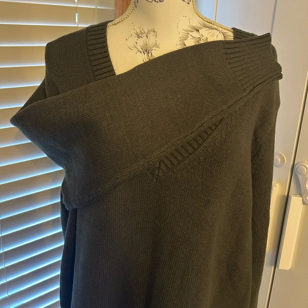 Torrid V-Neck Long Sleeve Pullover Sweater
